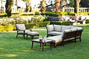 How to Choose Durable Outdoor Furniture for All Seasons?