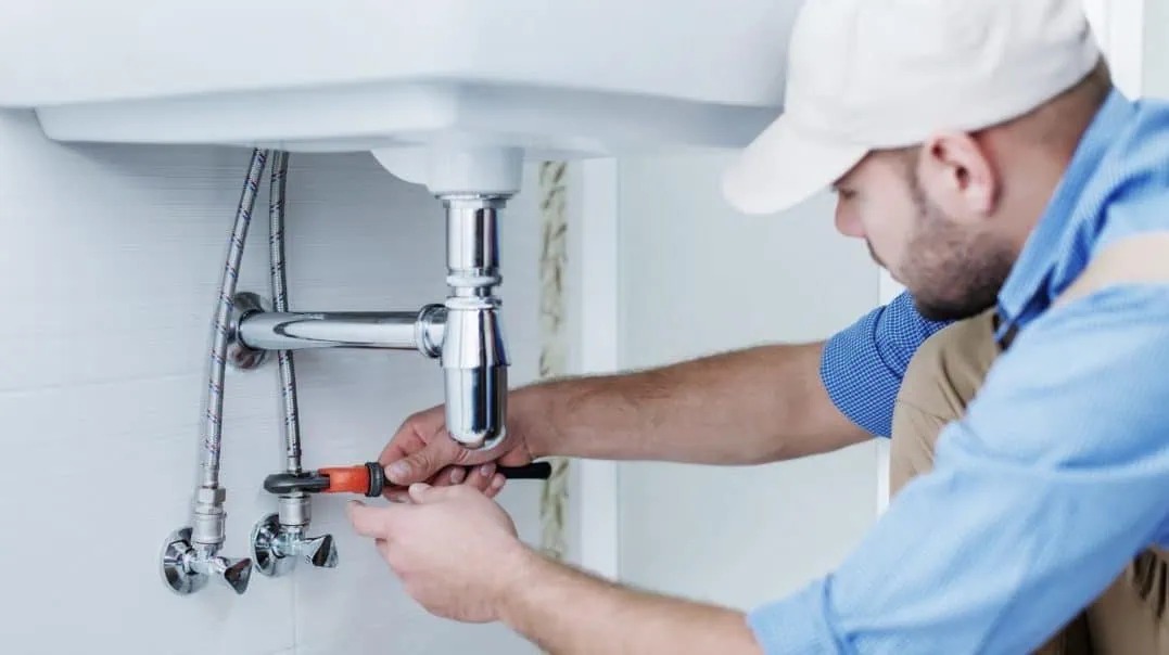 DIY Water Heater Repairs and When to Call a Professional Plumber